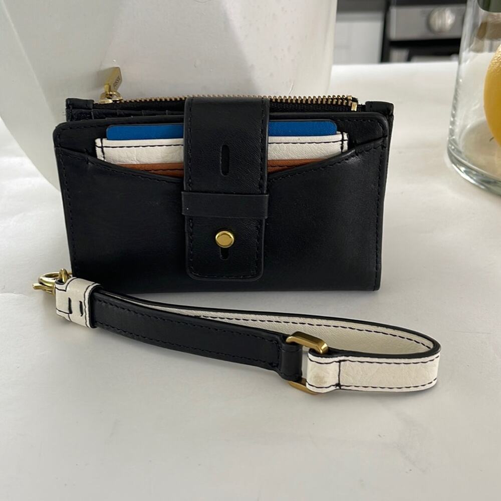 Fossil Wristlet with Card case Leather in EUC, nice combo
